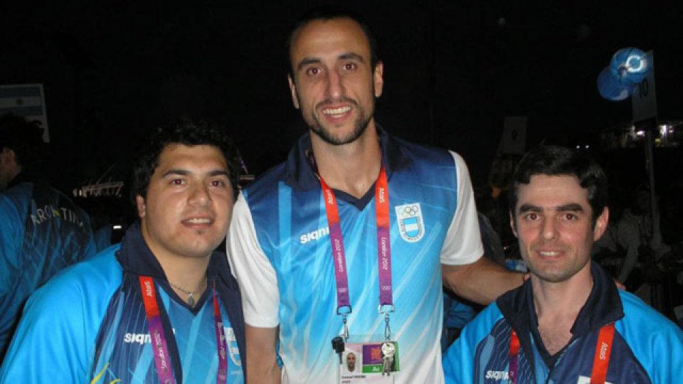 Angeloni, junto Alex Suligoy y Emanuel Ginobili en Londes 2012.
