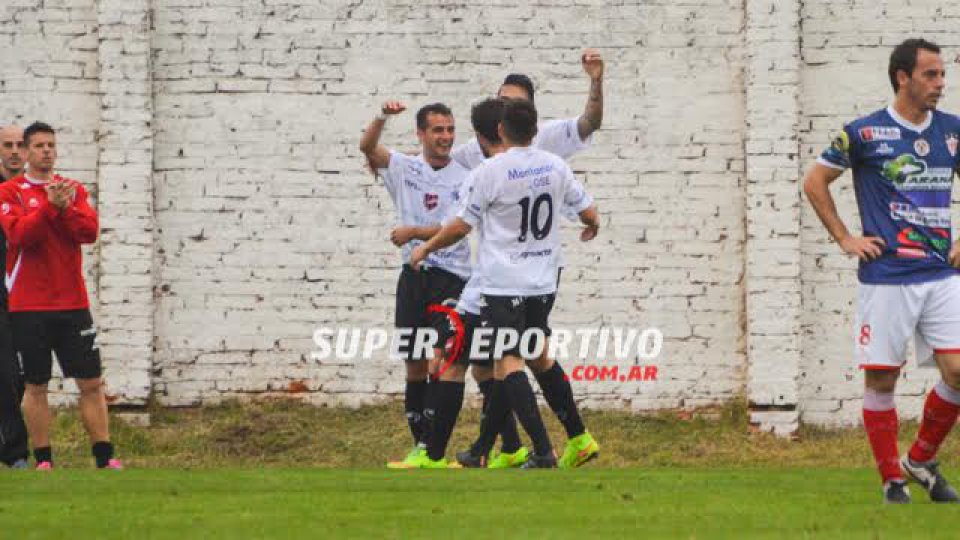 Douglas volvió a festejar, como en sus dos presentaciones en nuestra ciudad.