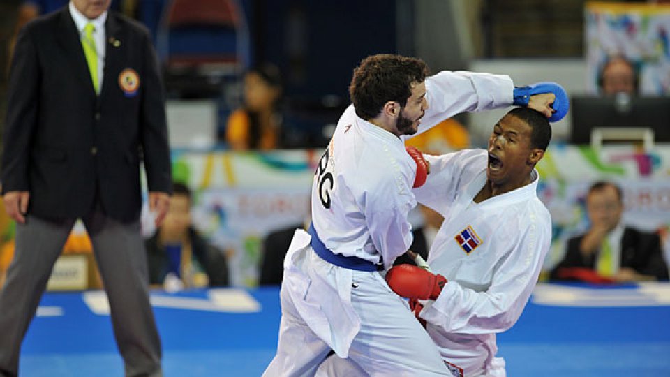 Julián Pinzas se consagró en la competencia de karate masculino.
