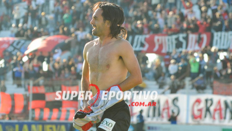 Becerra desnuda su alegria.