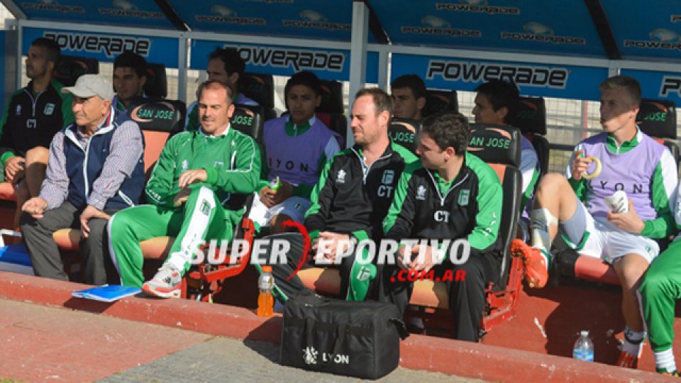 El viejo Carlos Trullet junto a sus dirigidos.