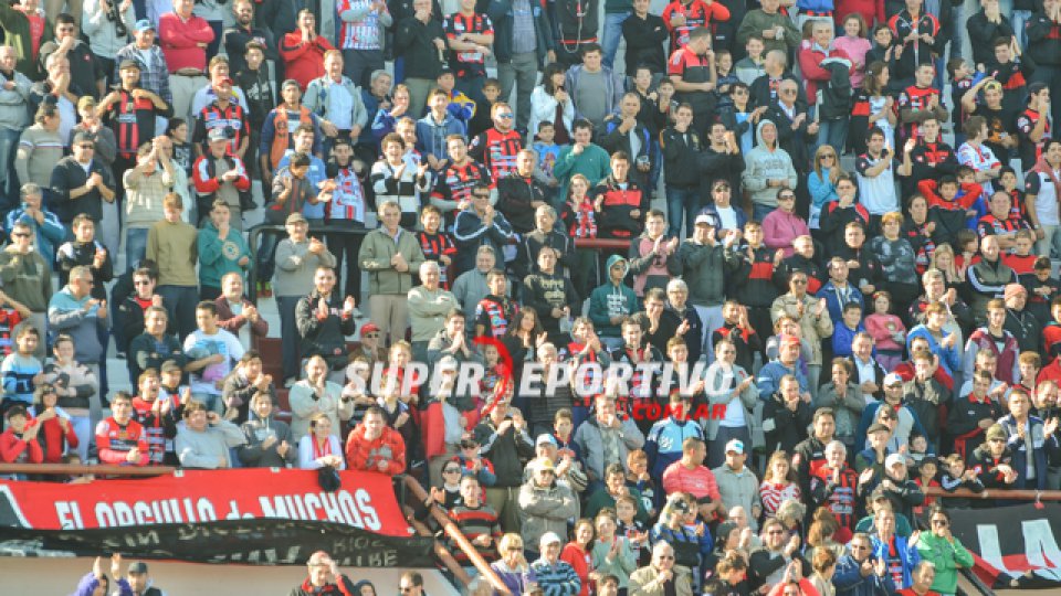 El equipo cumplió en la cancha y la gente acompañó desde las tribunas.
