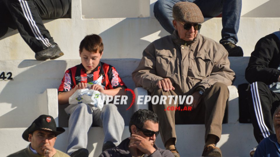El equipo cumplió en la cancha y la gente acompañó desde las tribunas.