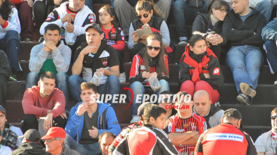 El equipo cumplió en la cancha y la gente acompañó desde las tribunas.