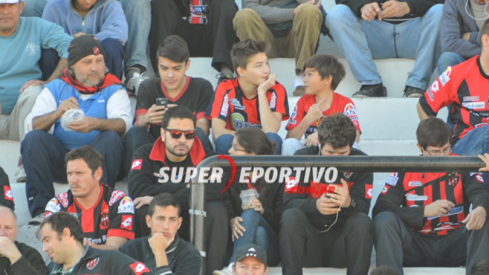 El equipo cumplió en la cancha y la gente acompañó desde las tribunas.