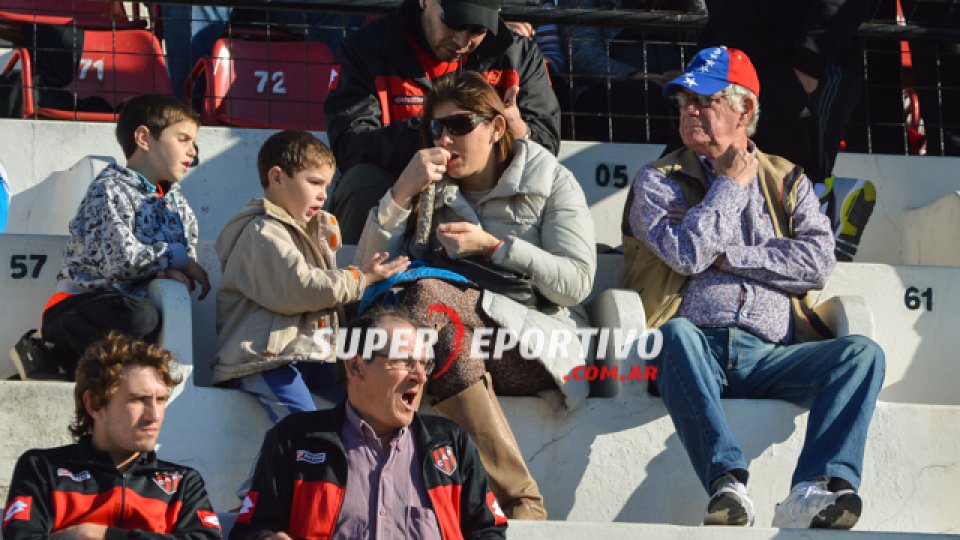 El equipo cumplió en la cancha y la gente acompañó desde las tribunas.
