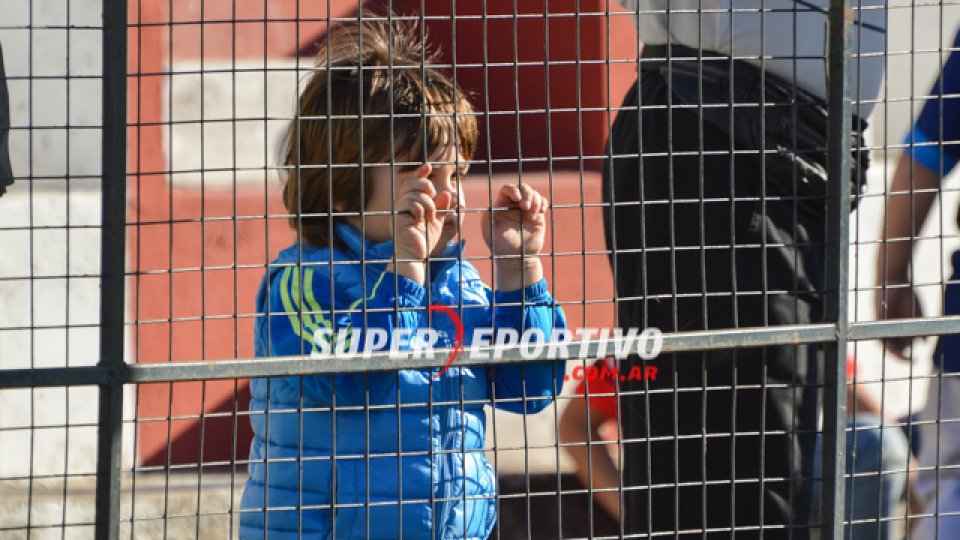 El equipo cumplió en la cancha y la gente acompañó desde las tribunas.