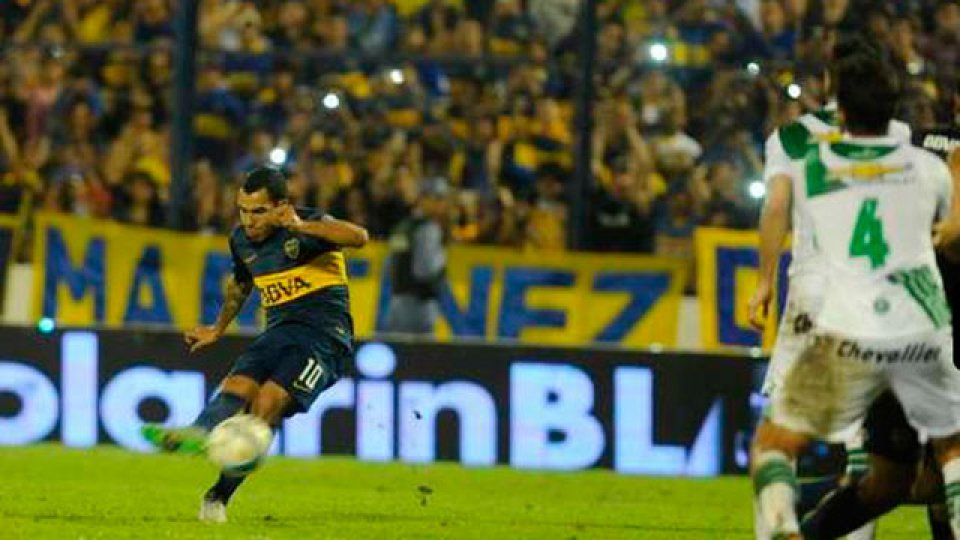 El &quot;10&quot; xeneize marcó el tercer tanto de su equipo ante Banfield.