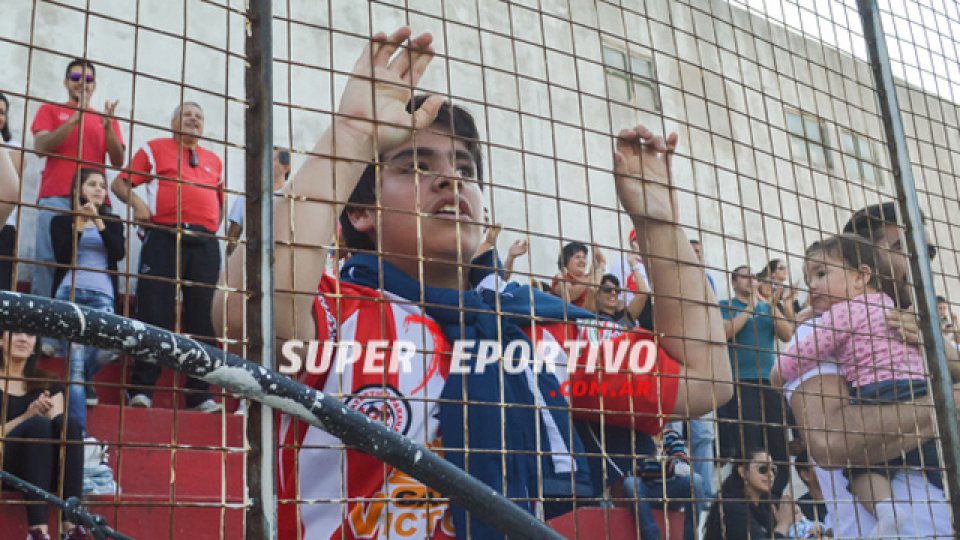 Atlético Parana goleó 3-0 a Gimnasia de Jujuy.