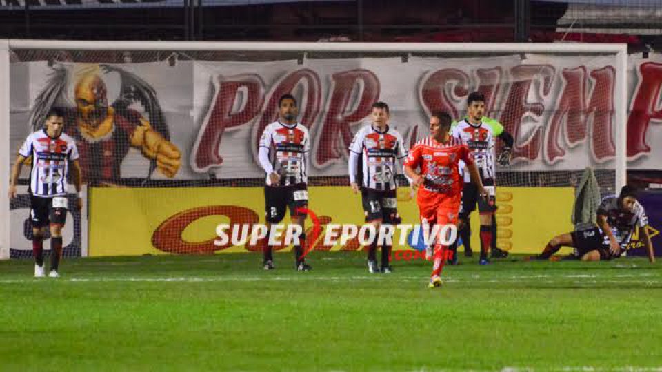 El Santo pero se quedó con triunfazo por 2-1.