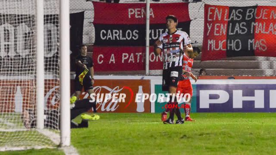 El Santo pero se quedó con triunfazo por 2-1.