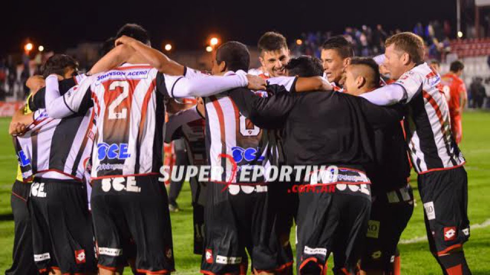 El Santo pero se quedó con triunfazo por 2-1.