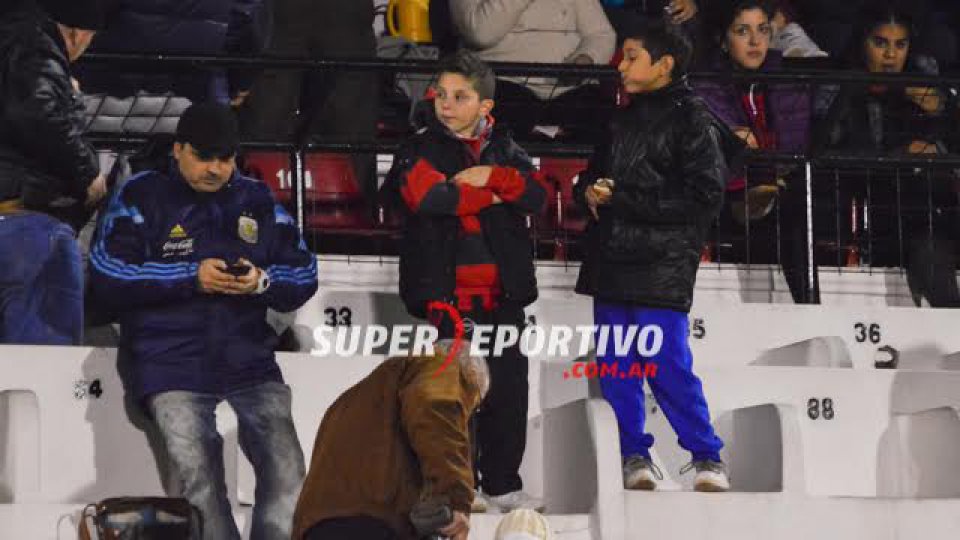 La gente acompañó a Patronato en la victoria ante Los Andes.