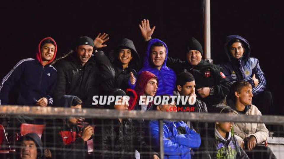 La gente acompañó a Patronato en la victoria ante Los Andes.