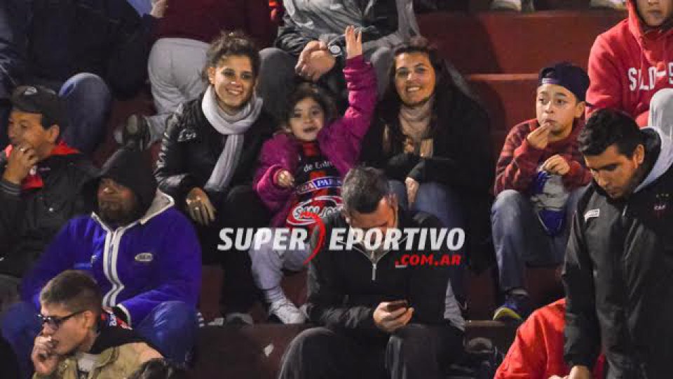 La gente acompañó a Patronato en la victoria ante Los Andes.