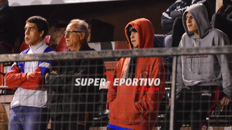 La gente acompañó a Patronato en la victoria ante Los Andes.