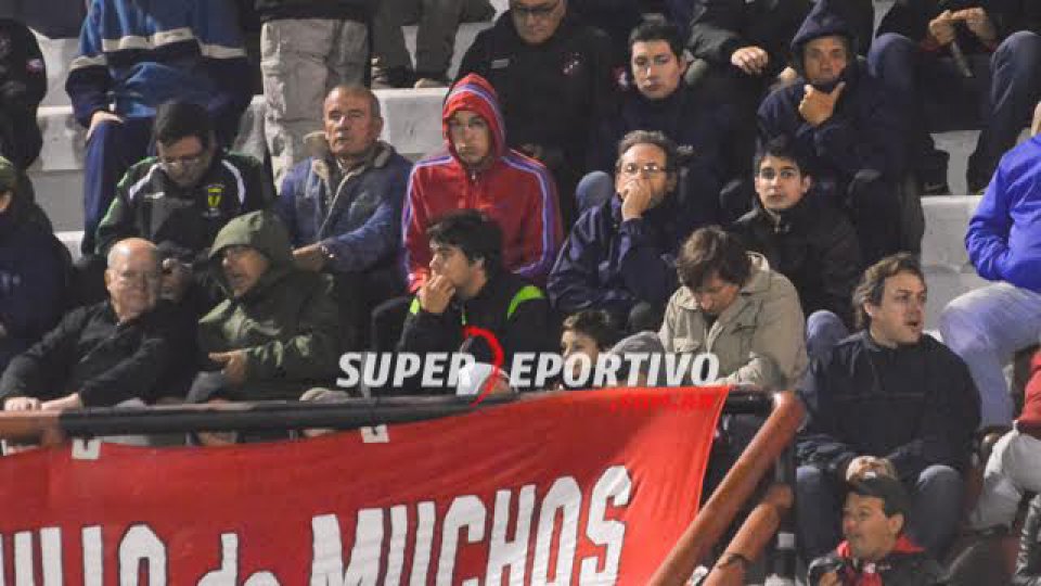 La gente acompañó a Patronato en la victoria ante Los Andes.