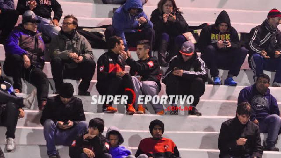 La gente acompañó a Patronato en la victoria ante Los Andes.