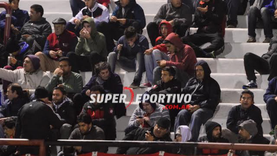 La gente acompañó a Patronato en la victoria ante Los Andes.