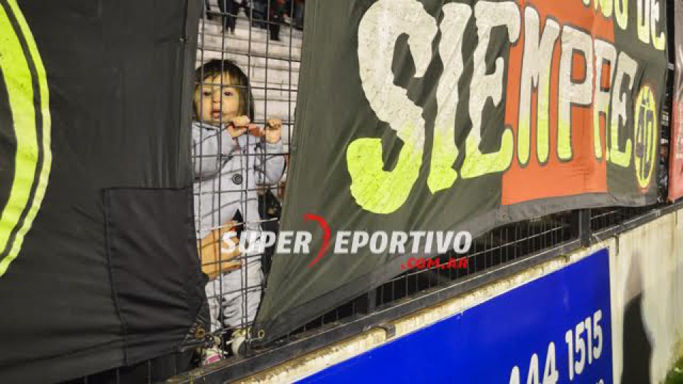 La gente acompañó a Patronato en la victoria ante Los Andes.