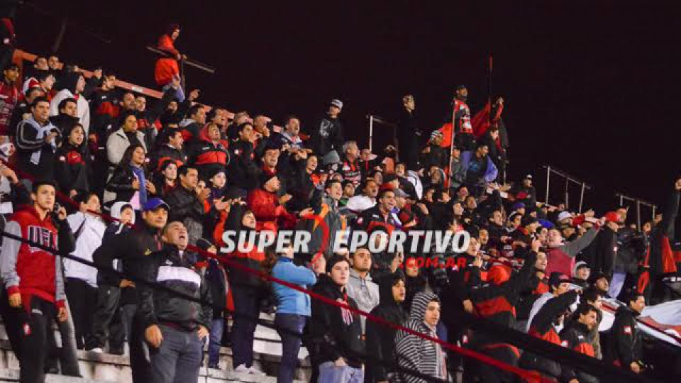 La gente acompañó a Patronato en la victoria ante Los Andes.