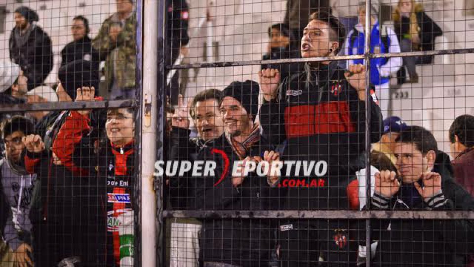 La gente acompañó a Patronato en la victoria ante Los Andes.