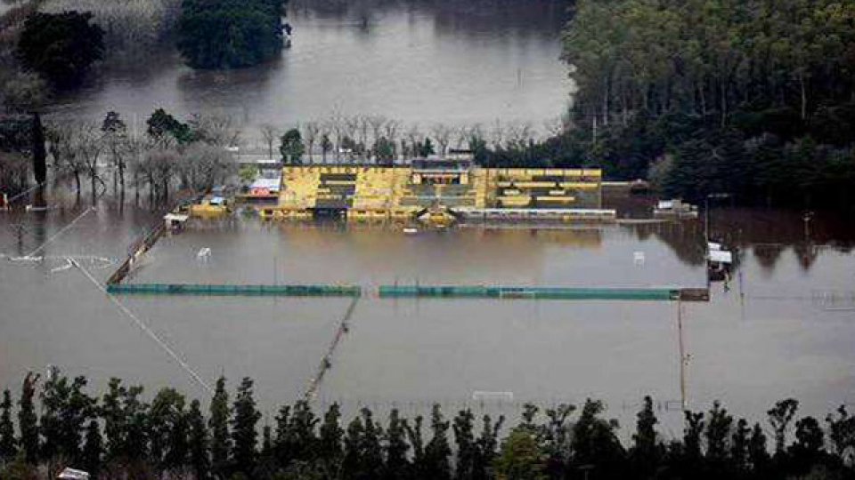 Tremenda imagen del estadio Carlos V totalmente cubierto por el agua.