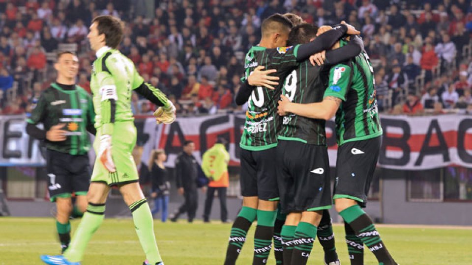 River no hizo pie ante San Martín.