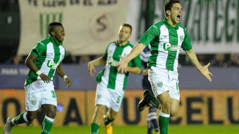 Banfield venció a Gimnasia y se acostumbró a festejar.