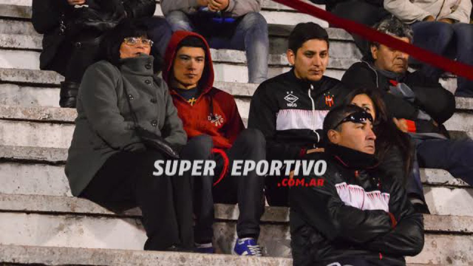Los hinchas le pusieron color a la victoria de Patronato.