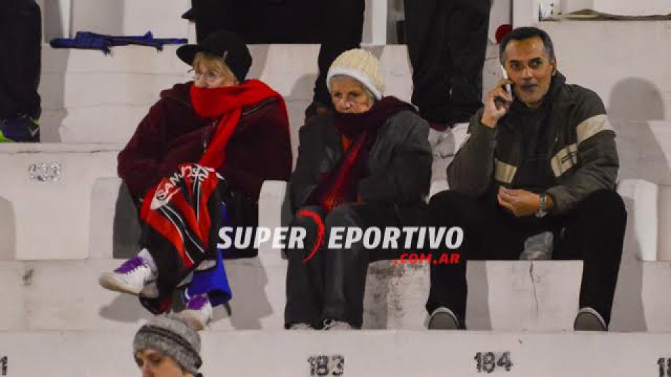 Los hinchas le pusieron color a la victoria de Patronato.