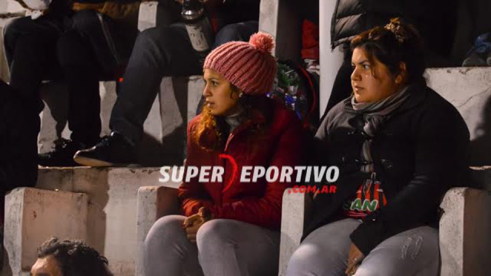 Los hinchas le pusieron color a la victoria de Patronato.