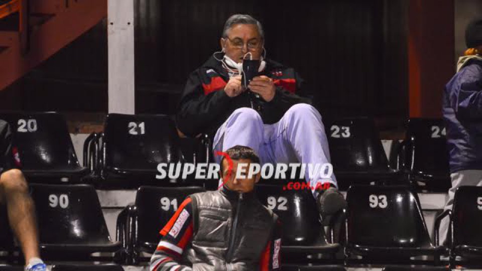 Los hinchas le pusieron color a la victoria de Patronato.