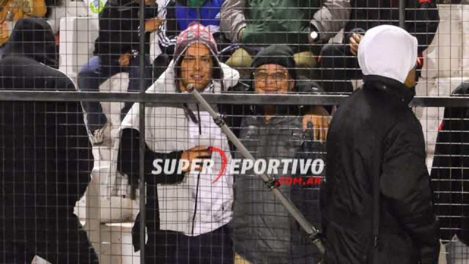 Los hinchas le pusieron color a la victoria de Patronato.
