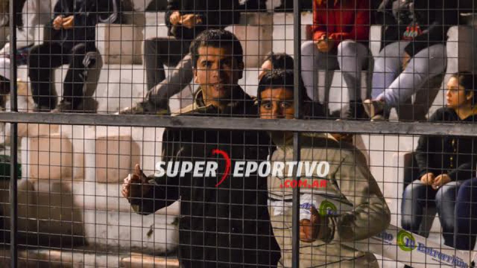 Los hinchas le pusieron color a la victoria de Patronato.