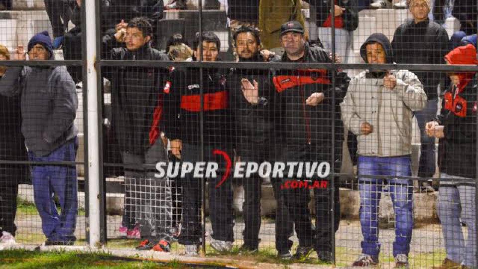 Los hinchas le pusieron color a la victoria de Patronato.
