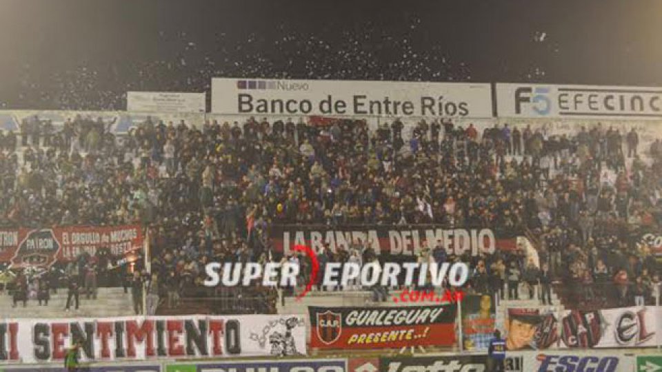 Los hinchas le pusieron color a la victoria de Patronato.
