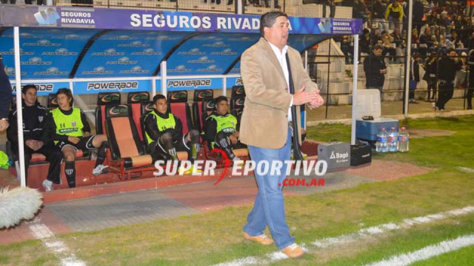Patronato llegó a 61 puntos y es más líder que nunca.