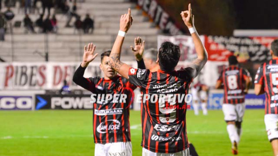 Patronato llegó a 61 puntos y es más líder que nunca.