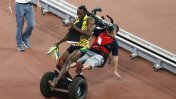 Insólito: Un camarógrafo dejó en el piso a Usain Bolt