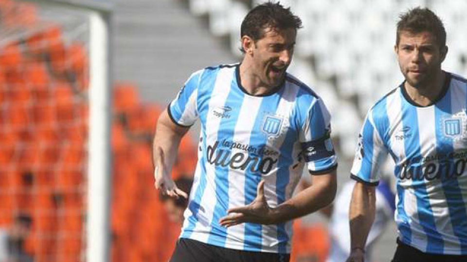 El Príncipe anotó de penal el tanto que puso en ventaja a Racing.