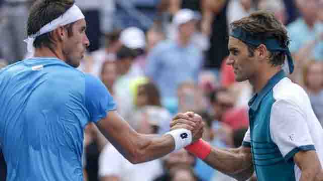 El saludo entre el correntino y Federer tras la victoria del suizo.