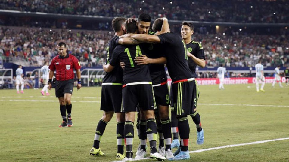 Hernández y Herrera para el Tri; Agüero y Messi para la Argentina.