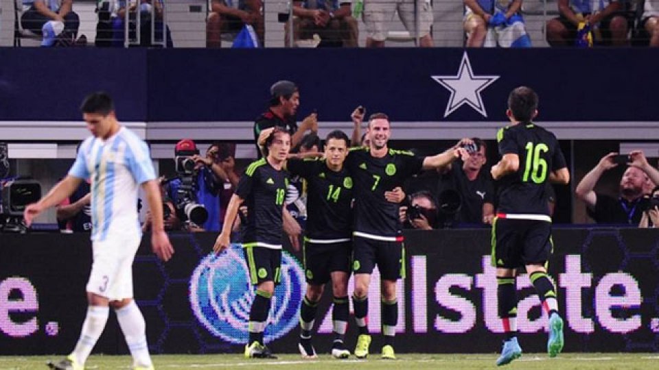 Hernández y Herrera para el Tri; Agüero y Messi para la Argentina.