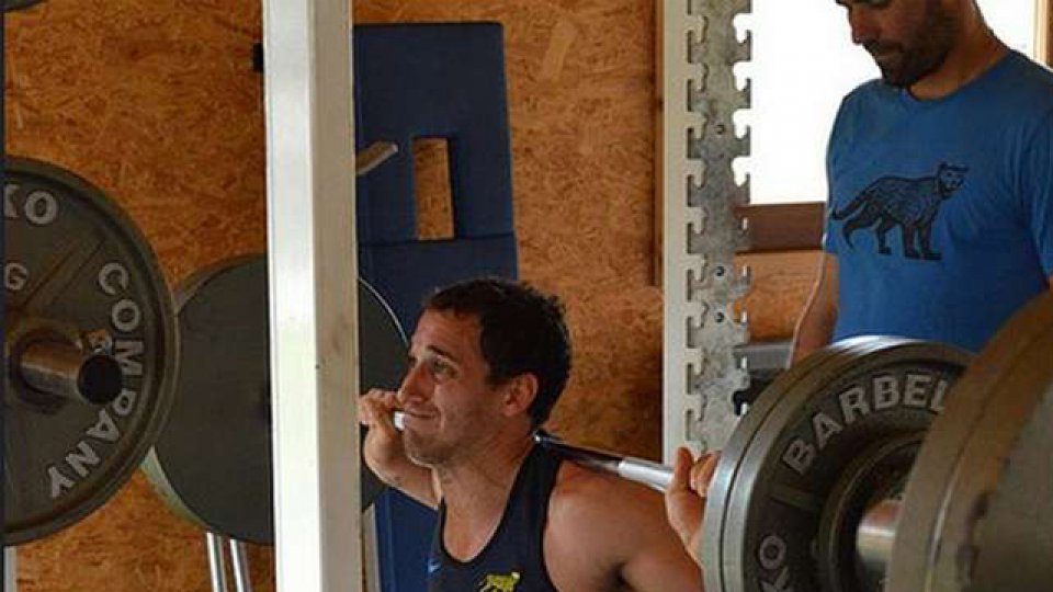 Antes de la práctica en campo, los jugadores entrenaron en el gimnasio.