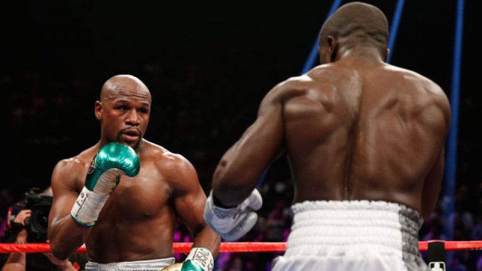 Mayweather ganó y confirmó el retiro.