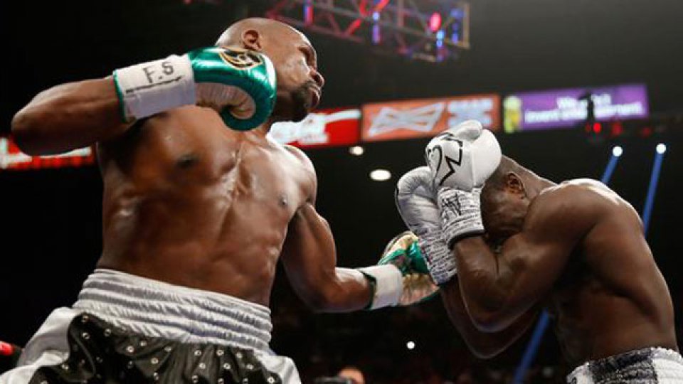 Mayweather ganó y confirmó el retiro.