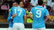 Napoli comenzó goleando en la Europa League, pero Higuaín se predio un gol insólito