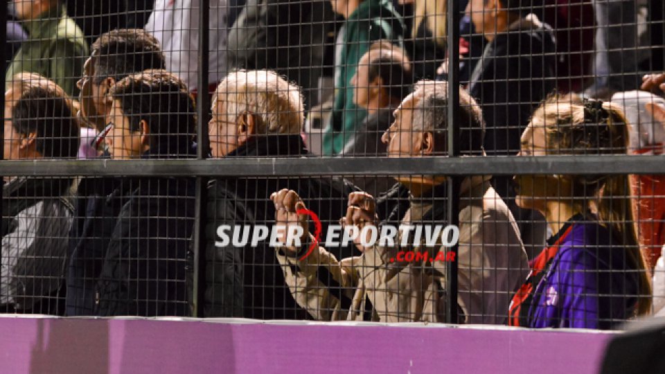 Las tribunas del Grella se vistieron de fiesta en la noche del viernes.
