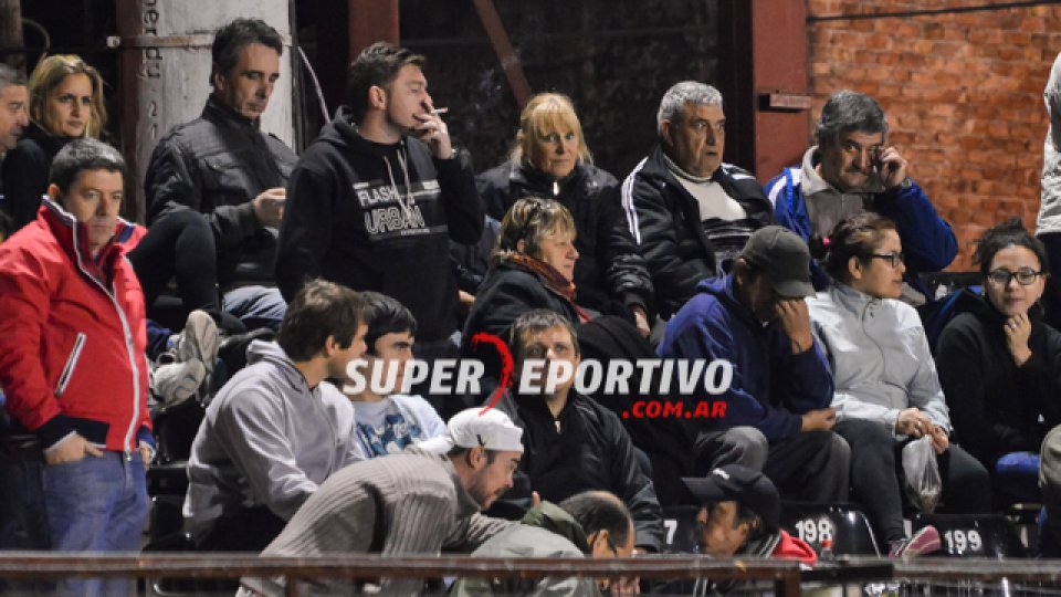 Las tribunas del Grella se vistieron de fiesta en la noche del viernes.